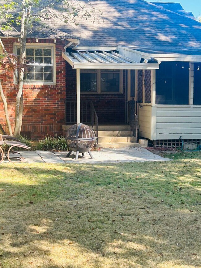 Building Photo - Cute Home in Old Cloverdale