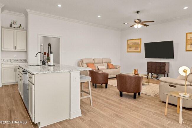 Building Photo - 120 Sugar Crest Dr