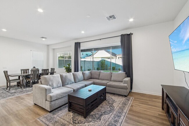 Building Photo - 19770 W Montecito Ave