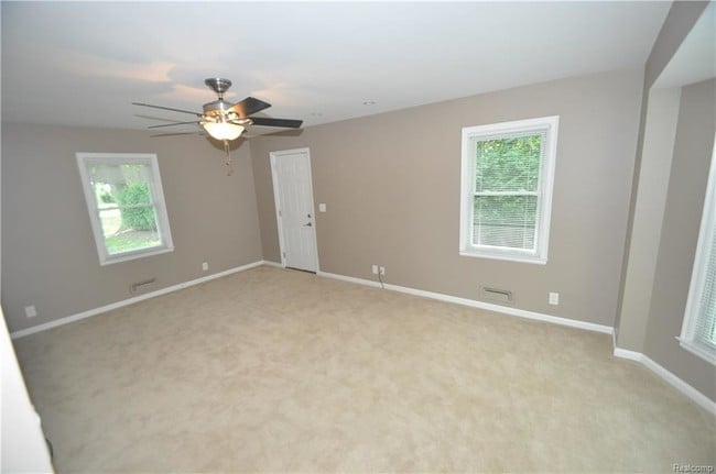Building Photo - 1019 Chesterfield Ave