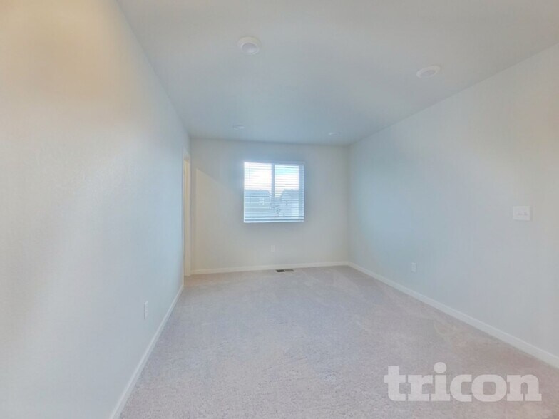 Building Photo - 1368 Orchard St