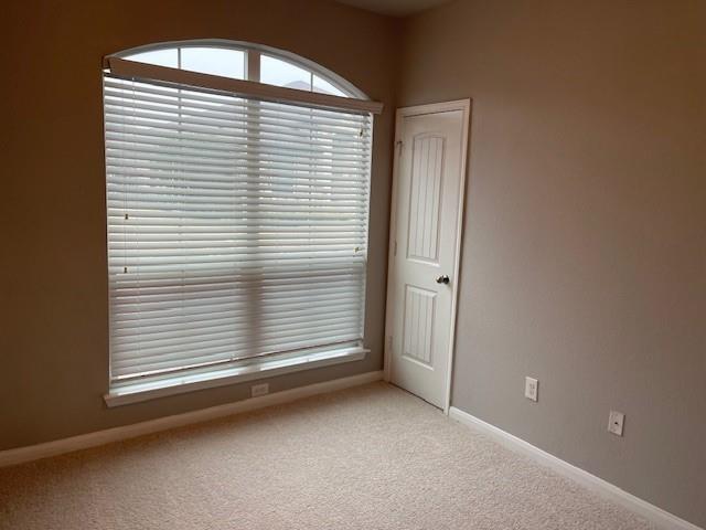 Building Photo - 711 Rolling Oak Dr