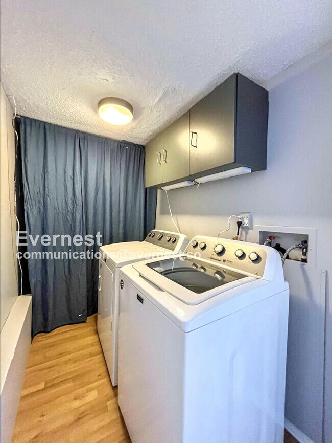 Building Photo - 5600 Country Dr