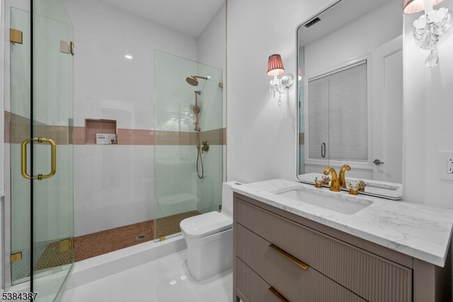 Building Photo - 472 High St