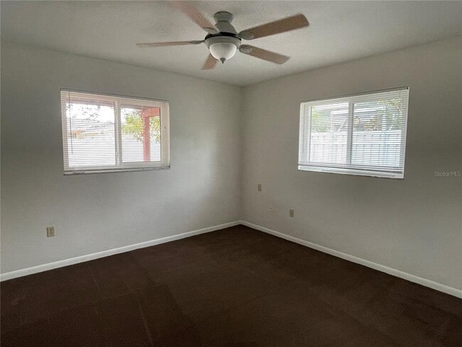 Building Photo - 126 18th Ave NE