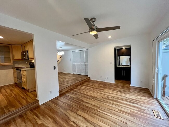 Building Photo - Westside Condo w/ Pool & Garage (Water Included)