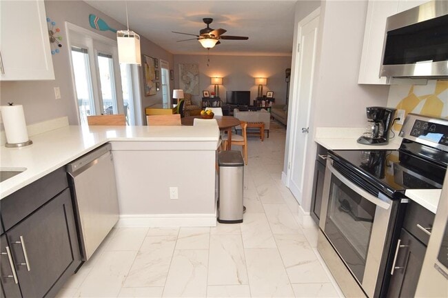 Building Photo - 5245 Coquina Key Dr SE