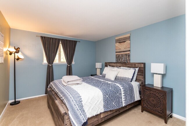 Building Photo - BEAUTIFUL 4BD SPLIT-LEVEL HOME in VILLA LO...