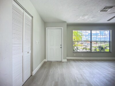 Building Photo - 5542 32nd Ave SW