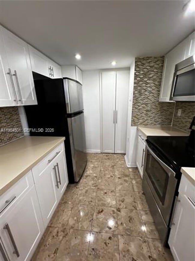 Building Photo - 1717 N Bayshore Dr