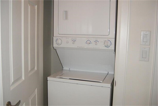 Building Photo - 6655 W Sam Houston Pkwy S