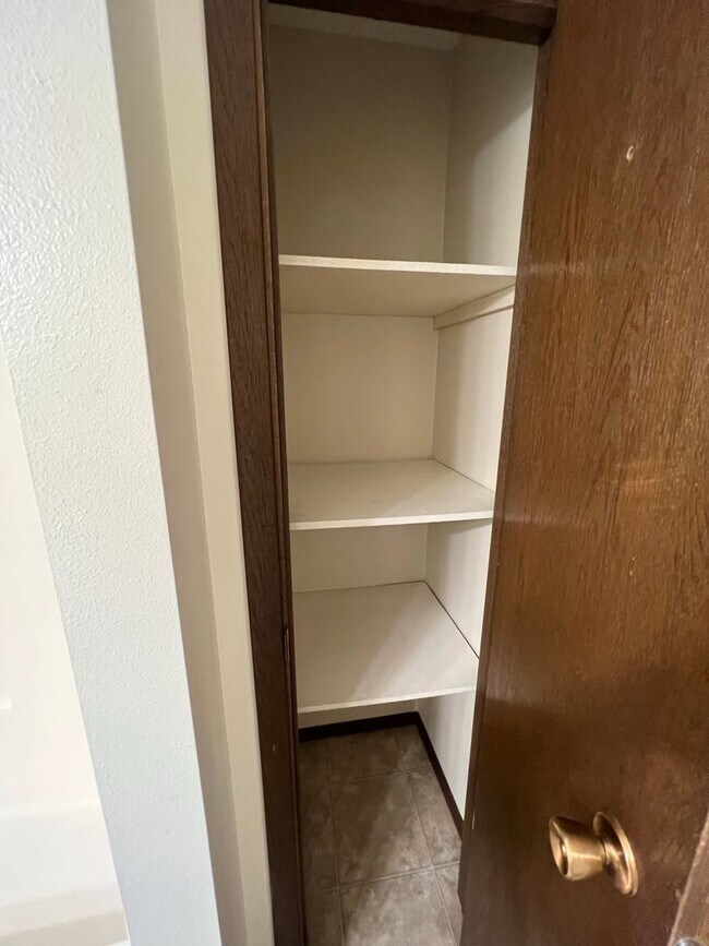 Building Photo - VP-507