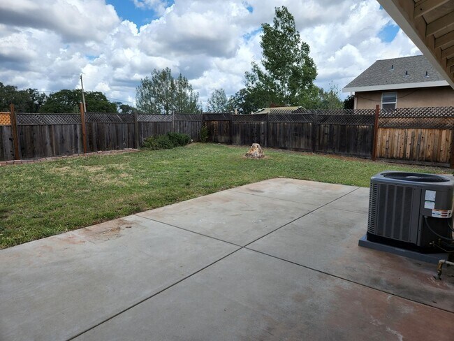 Building Photo - Great 3 Bedroom 2 Bath Home located in Smartsville