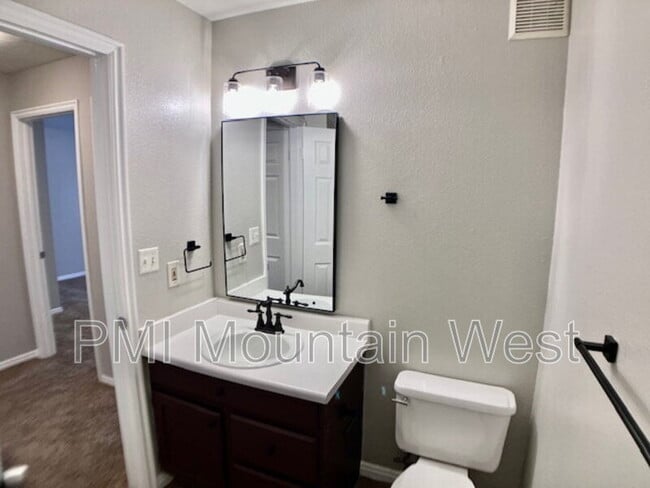 Building Photo - 567 N 200 E