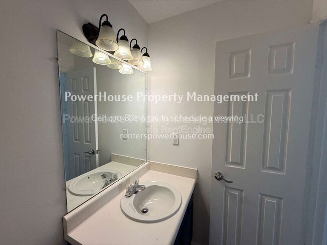 Building Photo - 3859 Meadow Creek Dr