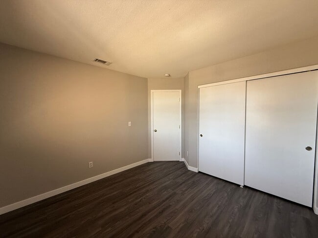 Building Photo - Beautiful River Oaks Large Two Story Home With Three Car Garage