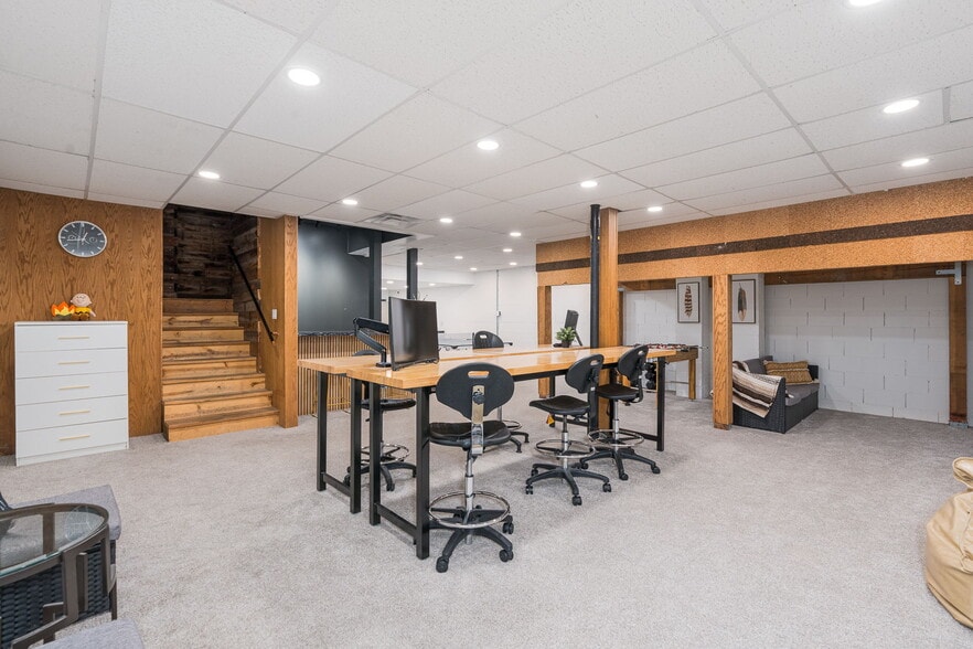 Building Photo - 7270 Pembroke Dr