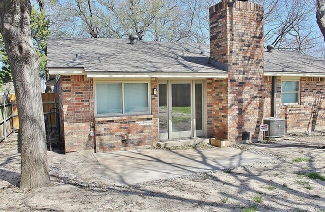 Building Photo - 302 Linkwood Dr