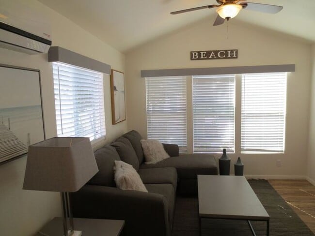 Building Photo - 1 Bedroom Unfurnished Cottage