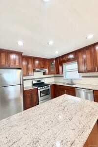 Building Photo - 15-63-63 Murray St