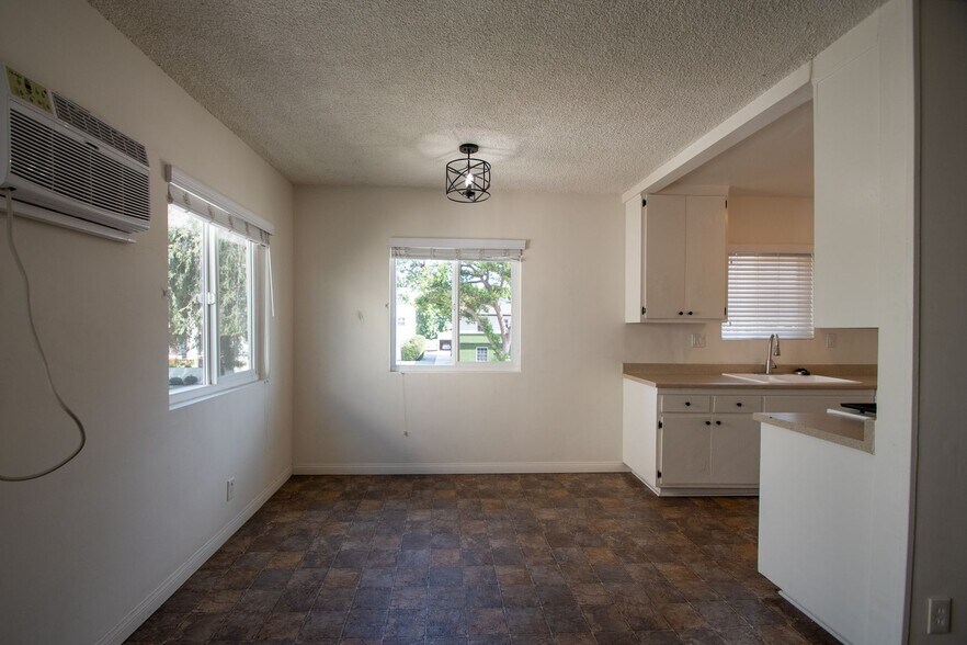 Building Photo - 11100 Camarillo St