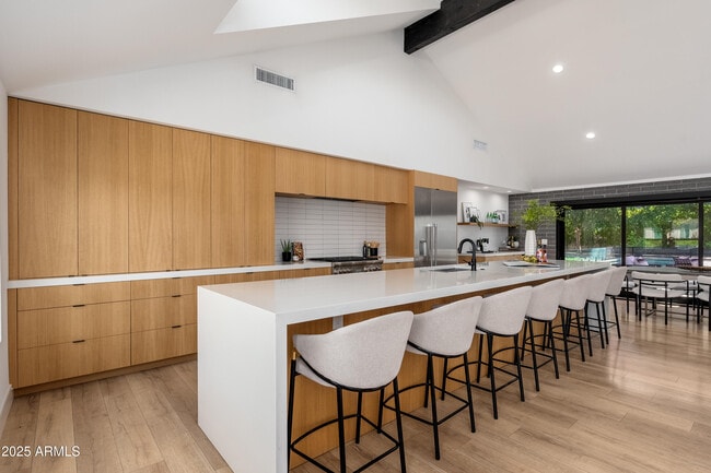 Building Photo - 4421 E Earll Dr