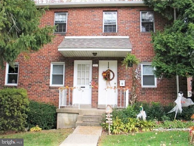 Building Photo - 19 St Albans Ave