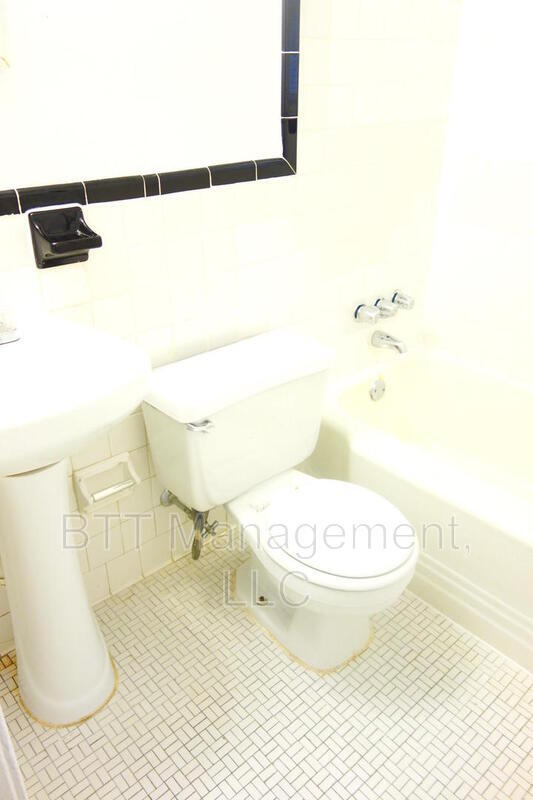 Building Photo - 8409 Greenwood Ave