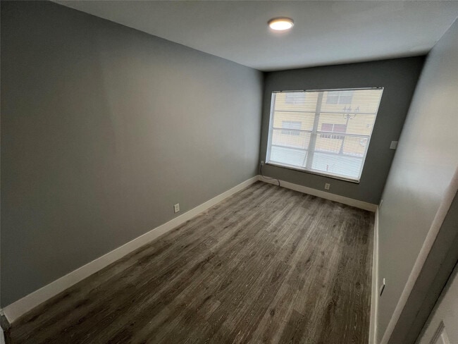 Building Photo - 6840 Pembroke Rd