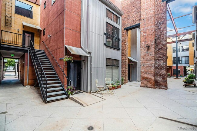 Building Photo - 3225 Blake St