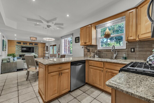 Building Photo - 5555 Patterson Dr
