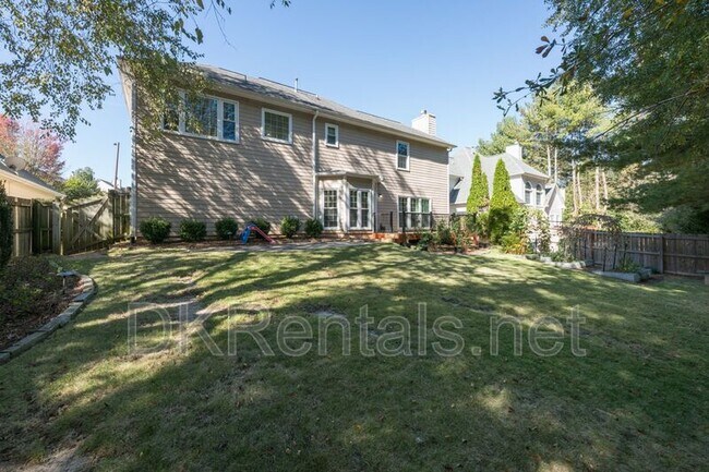Building Photo - 2433 Gablewood Dr NE