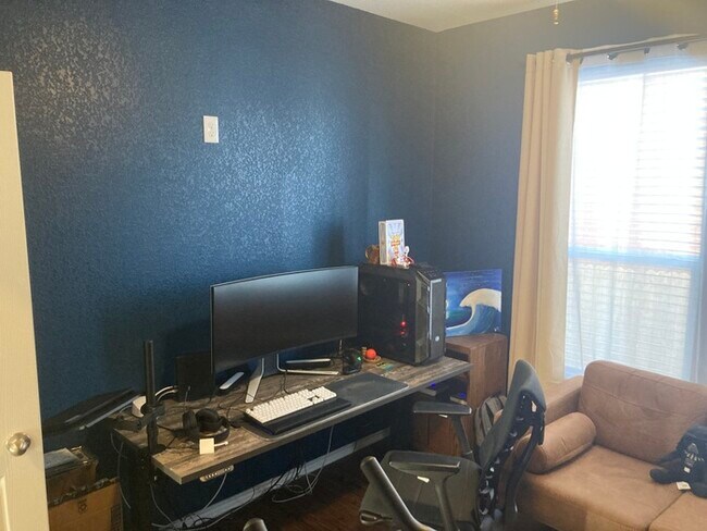 Building Photo - !! 50% OFF on 1st Month's Rent when you mo...
