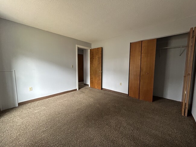 Building Photo - 37 Alice Dr