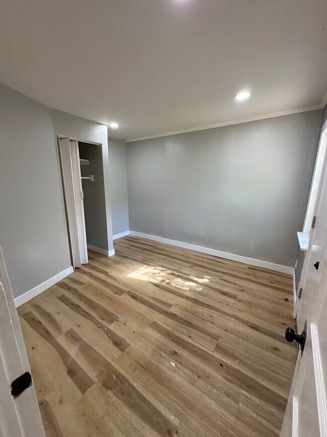 Building Photo - Charming row home in Chester, voucher hold...