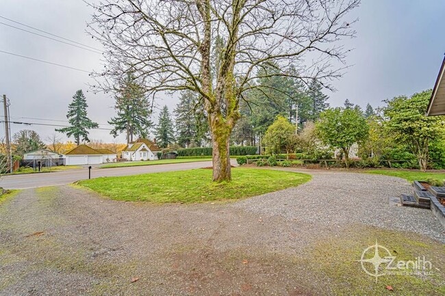 Building Photo - 2541 SW 6th Ave