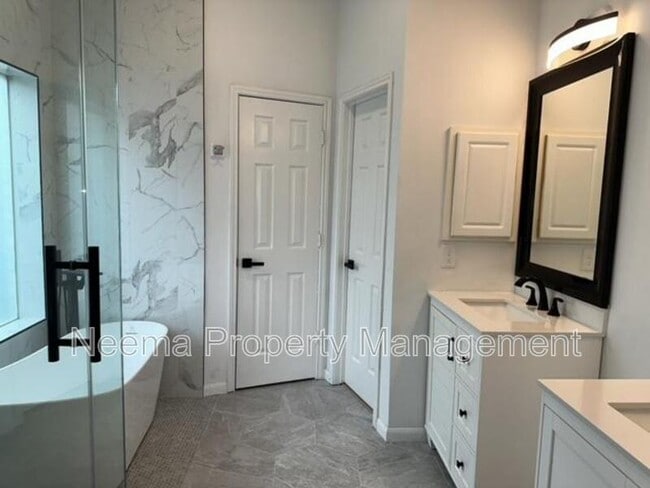 Building Photo - 3230 Vanity Dr
