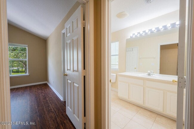 Building Photo - 7990 Baymeadows Rd E