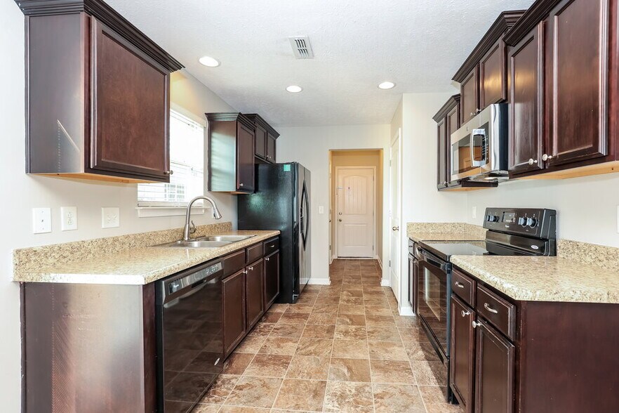 Building Photo - 3409 Smarty Jones Ct