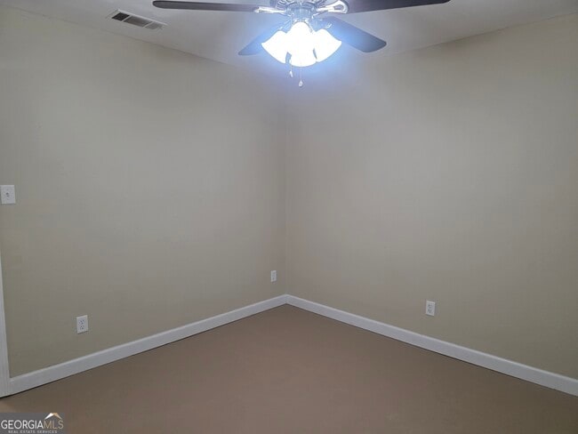 Building Photo - 310 W 5th St