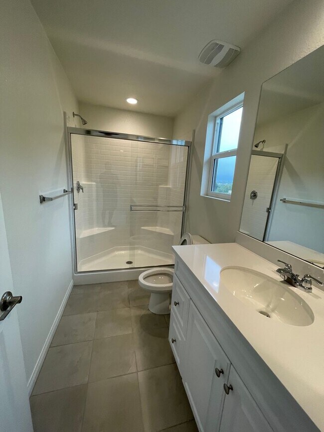 Building Photo - 3 Bed 3 Bath Townhouse in San Marcos - Brand New