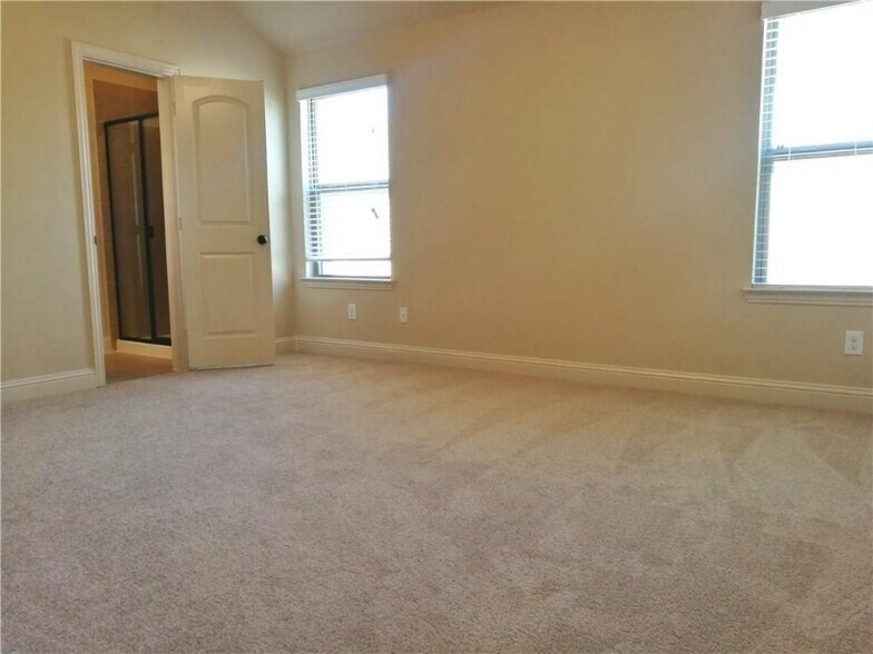 Building Photo - 638 Teakwood Dr