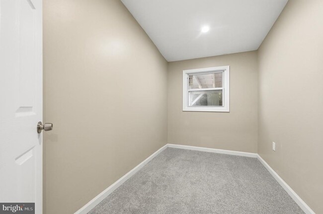 Building Photo - 667 S Broadway