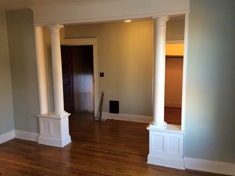 Building Photo - 405 Tompkins St