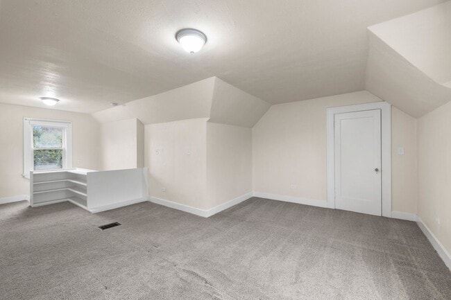 Building Photo - 2 bedroom 1 bath with full basement in Sellwood!