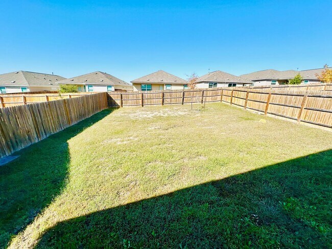 Building Photo - Charming 3-Bedroom, 2.5-Bath Home in the d...