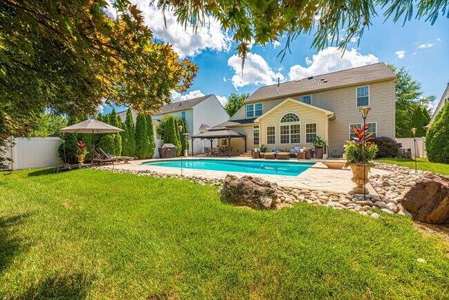 Building Photo - Beautiful 4-Bedroom Colonial in Walkersville