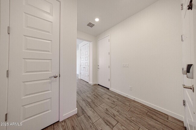Building Photo - 16581 W Charlotte Dr