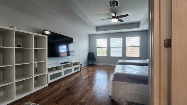 Building Photo - Lakeview Turnkey Furnished Home with Resort Amenities in Gated Rosedale!