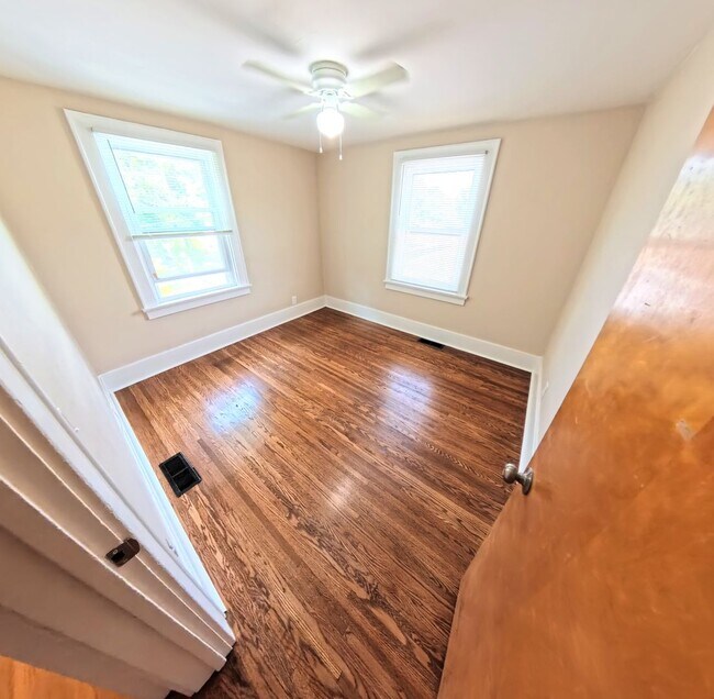 Building Photo - 595 Rock Beach Rd | Apt 1 | 2 BD/1 BA | Ir...